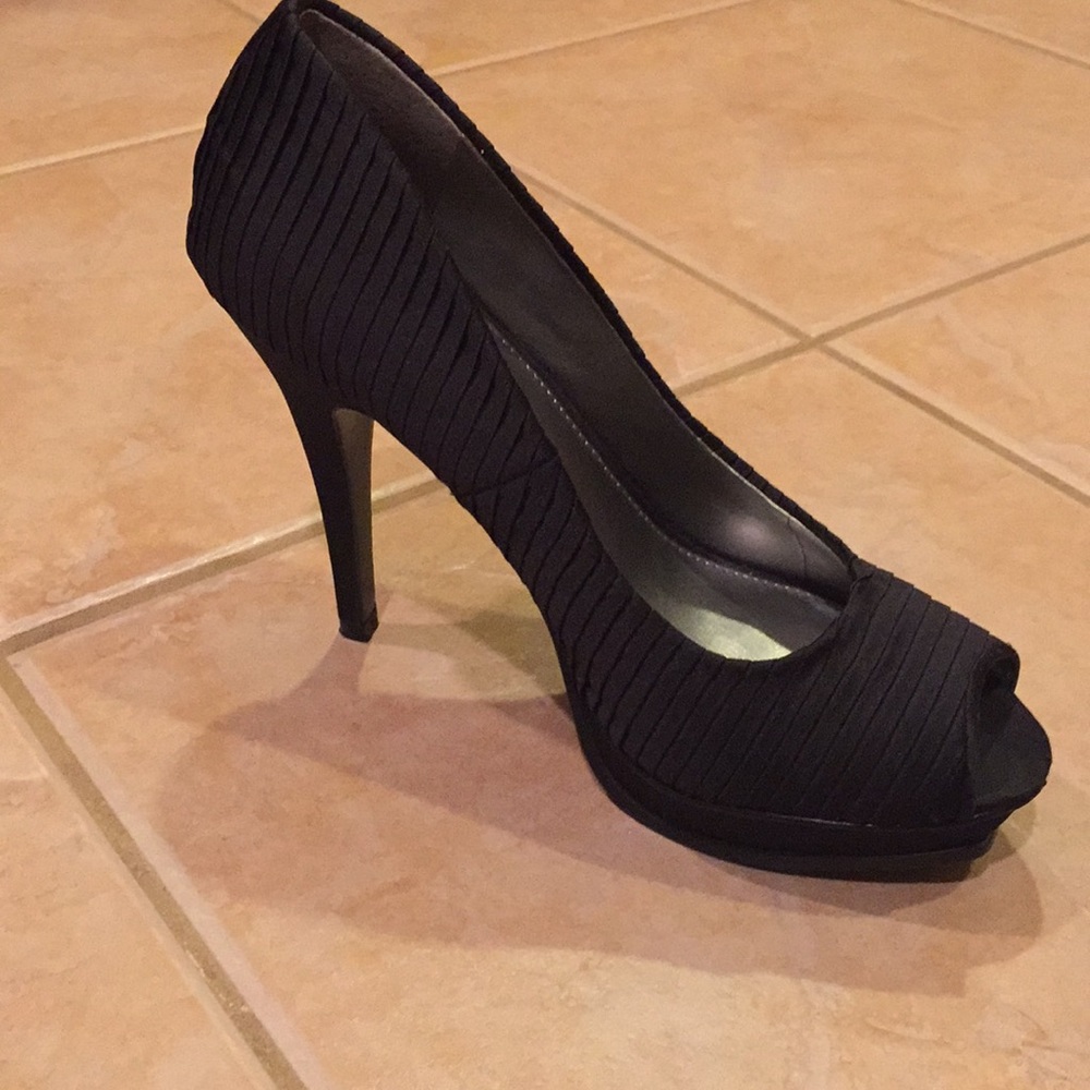 BCBG PL-Lexey high heels black satin peep toe